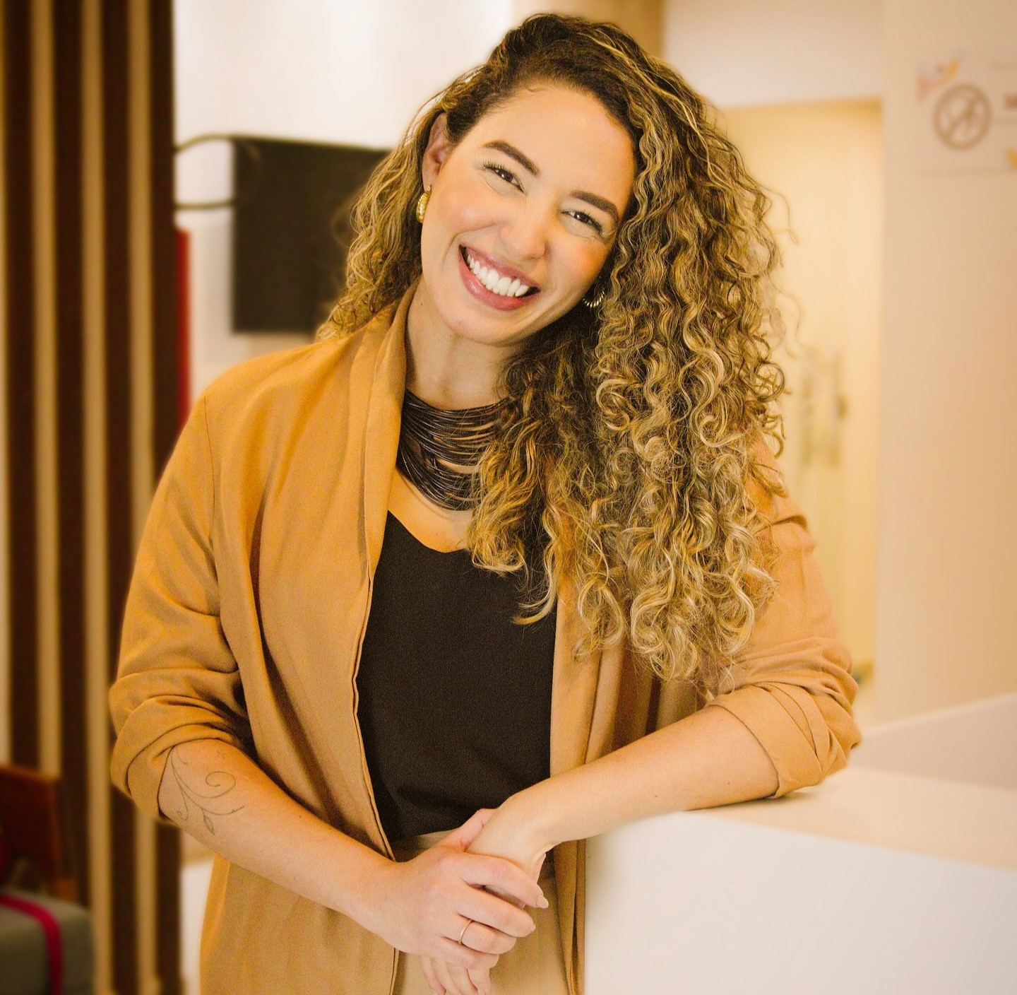 Ana Clara sorrindo, Ana Clara Figuerêdo, psicóloga especialista em saúde da mulher em Petrolina-Pe